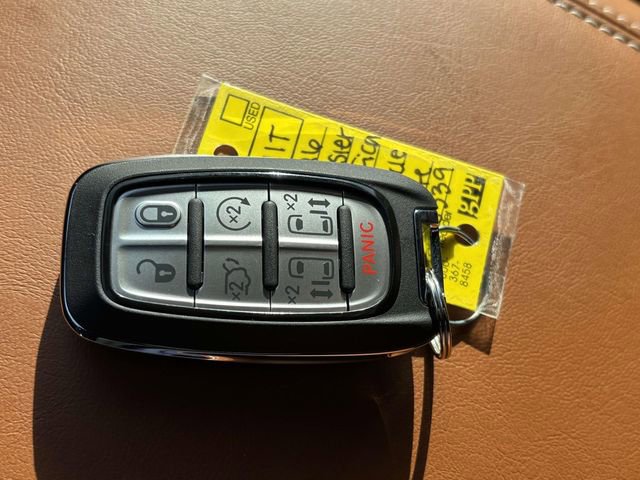 New 2026 Chrysler Pacifica Pinnacle w/ Trailer Tow Group AWD/4WD image 31