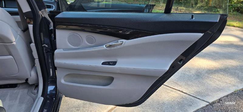 Used 2012 BMW 550i Gran Turismo w/ Driver Assistance Pkg image 38