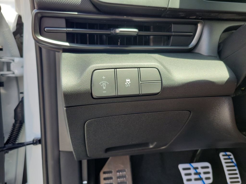 Used 2025 Hyundai Elantra Sport image 11