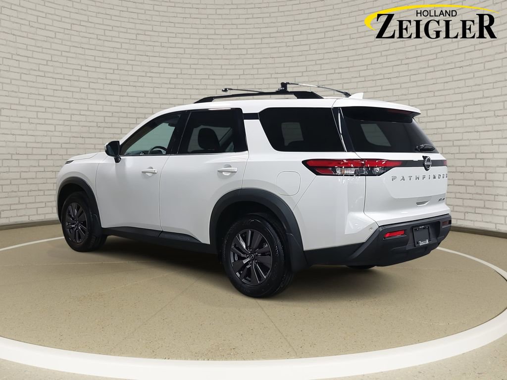 Used 2023 Nissan Pathfinder SV image 7