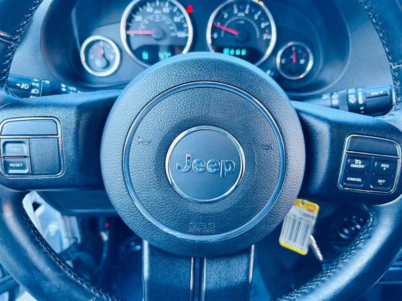 Used 2012 Jeep Wrangler Unlimited Rubicon w/ Max Tow Pkg image 28