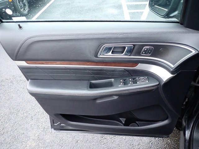 Used 2019 Ford Explorer Platinum image 22