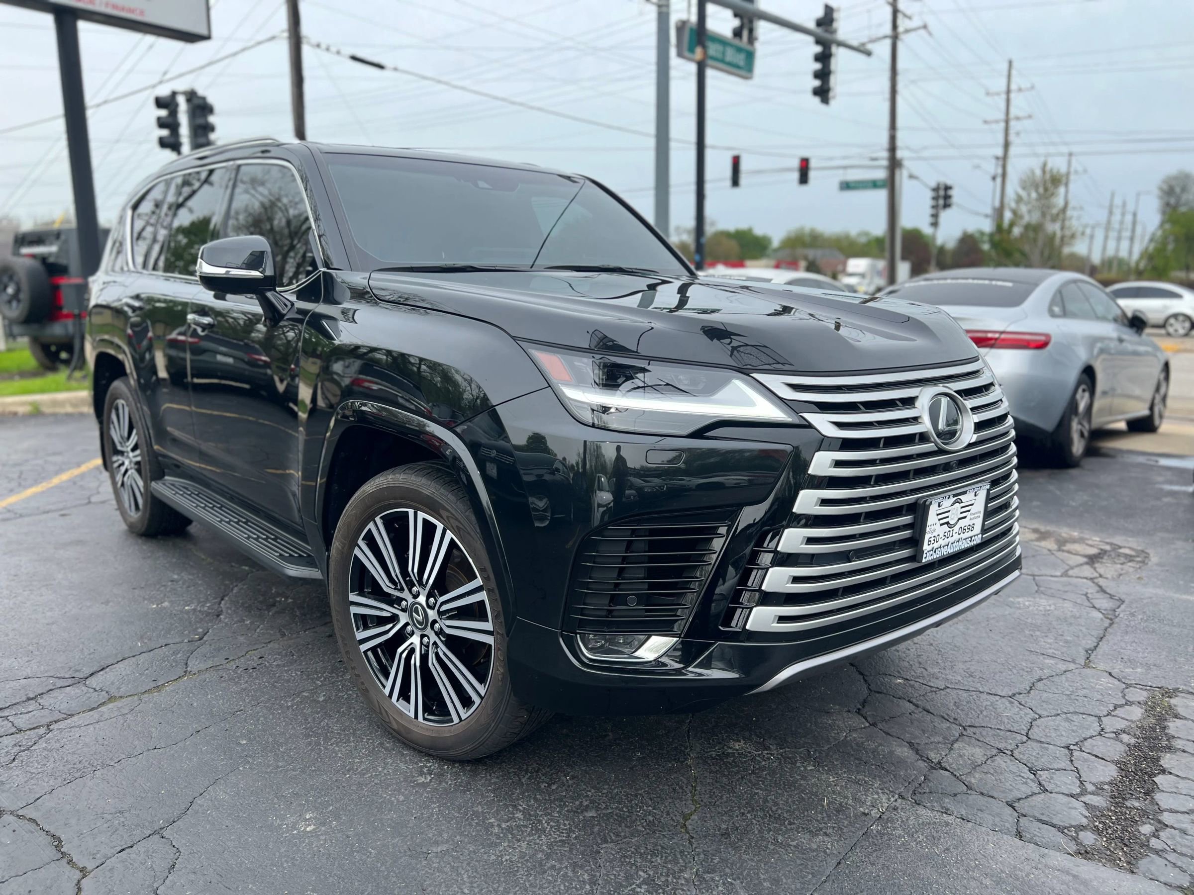 Used 2024 Lexus LX 600 4WD w/ Luxury Package image 8