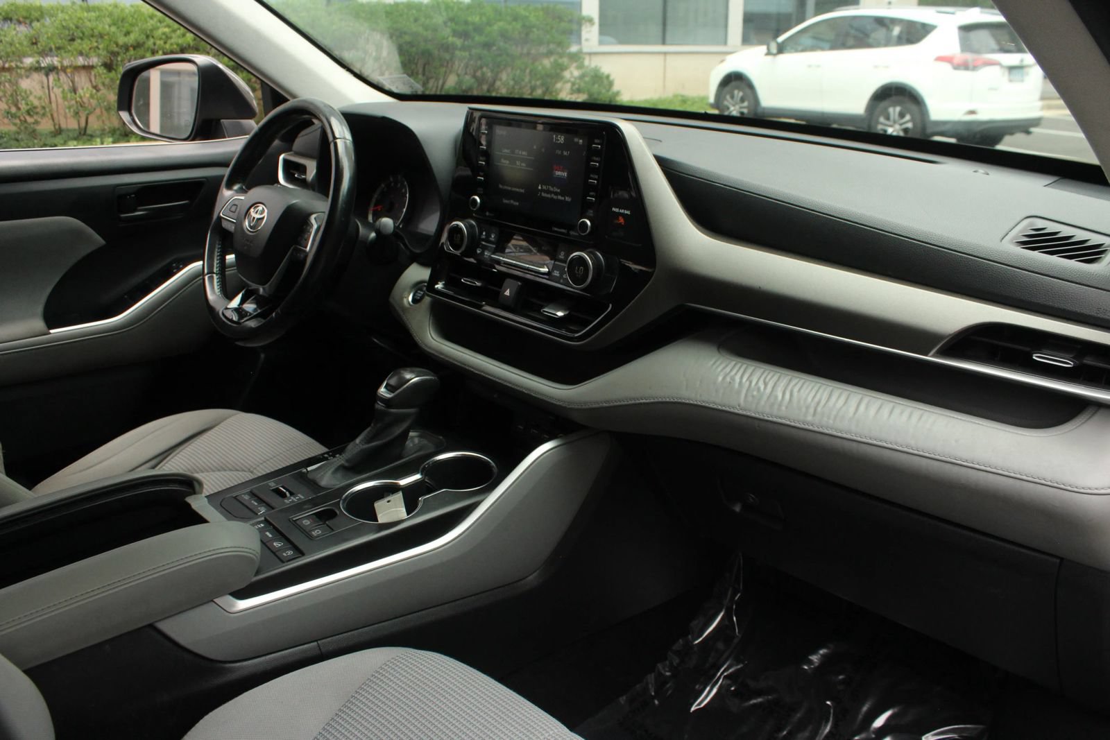 Used 2021 Toyota Highlander LE AWD/4WD image 28