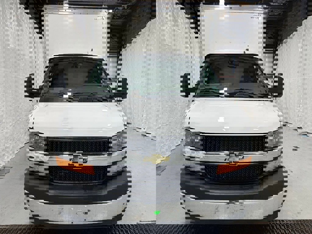 Used 2022 Chevrolet Express 3500 w/ Power Convenience Package image 2