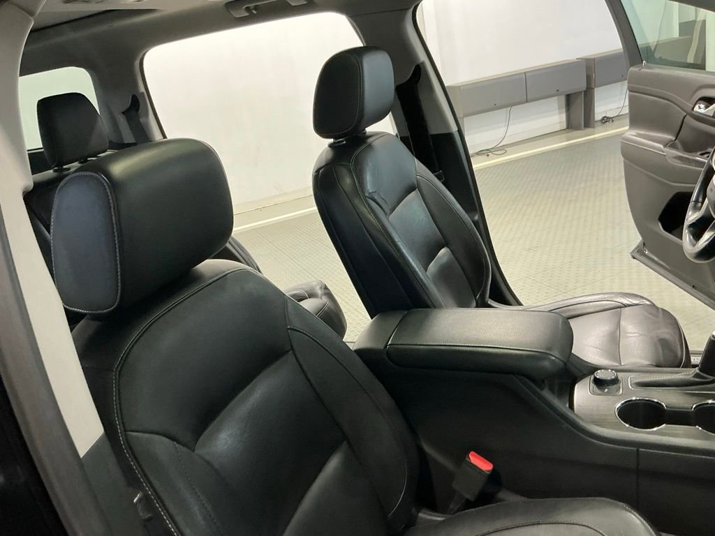 Used 2019 GMC Acadia SLT w/ LPO, Floor Liner Package FWD image 15