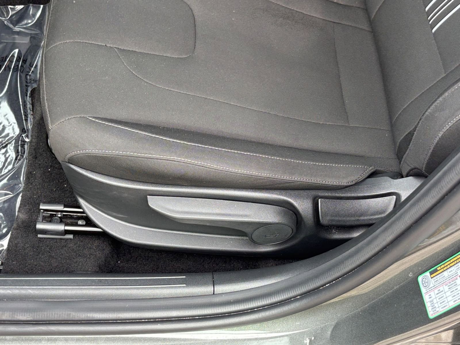 Used 2025 Hyundai Elantra SEL image 23