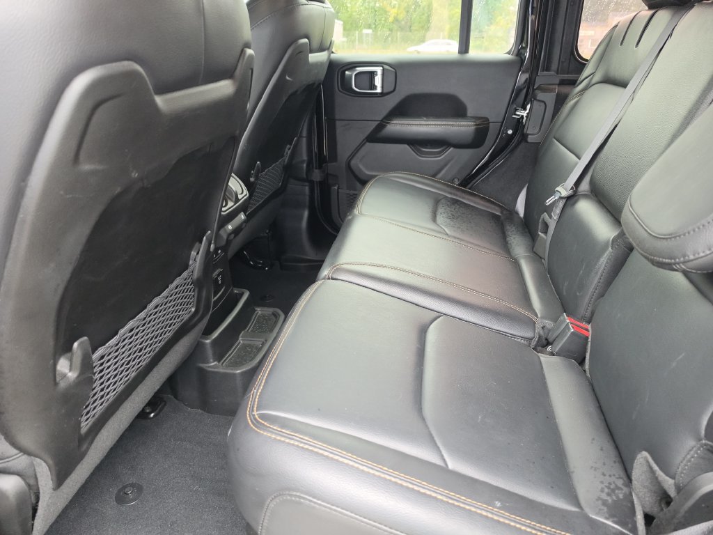 Used 2024 Jeep Wrangler Unlimited Sahara AWD/4WD image 16