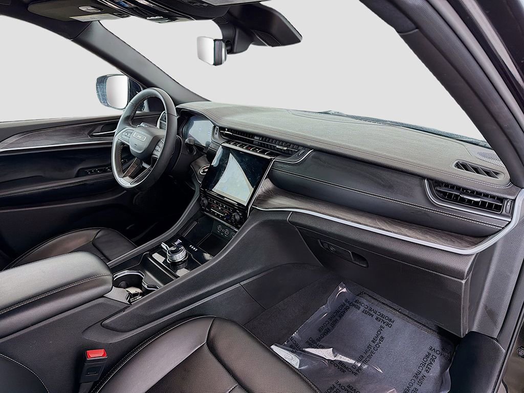 Used 2024 Jeep Grand Cherokee L Limited w/ Luxury Tech Group II image 24