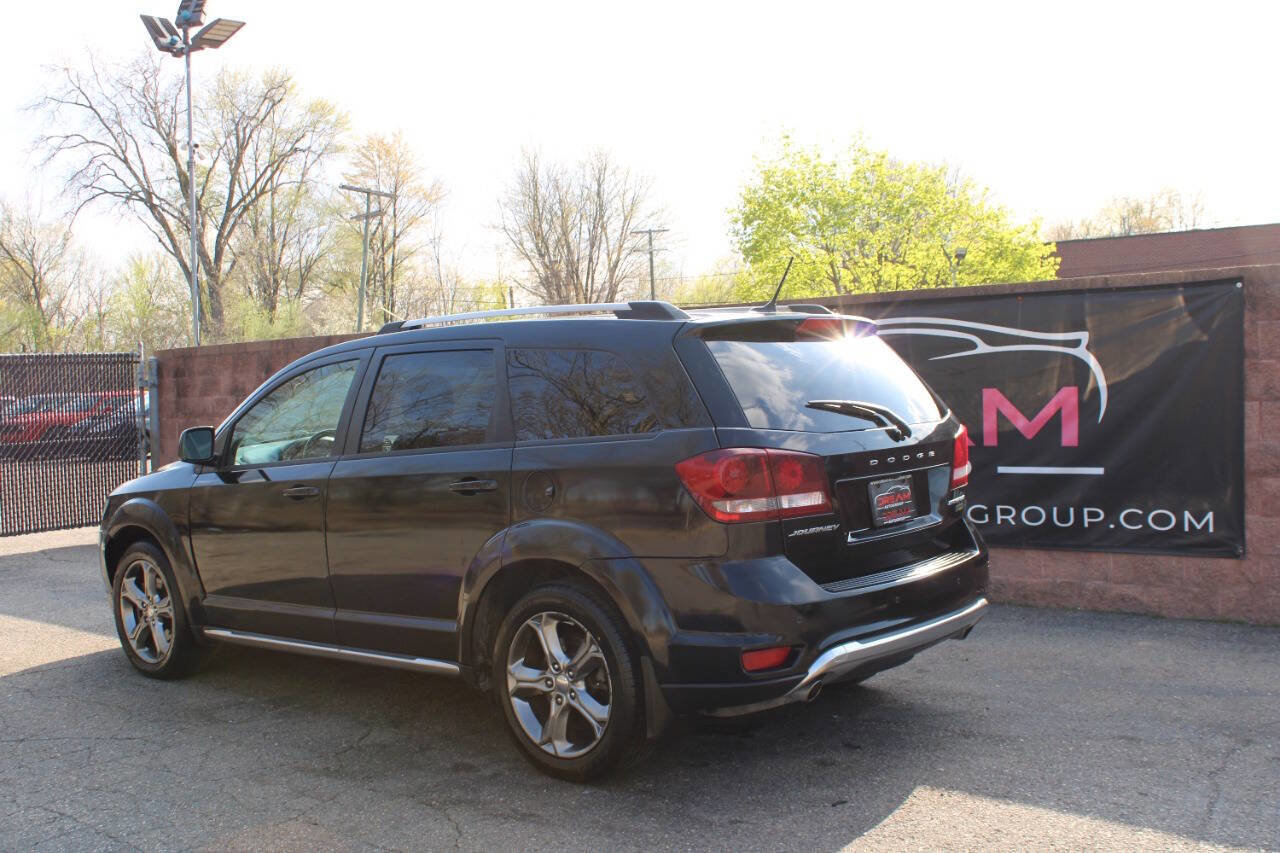 Used 2017 Dodge Journey Crossroad FWD image 3