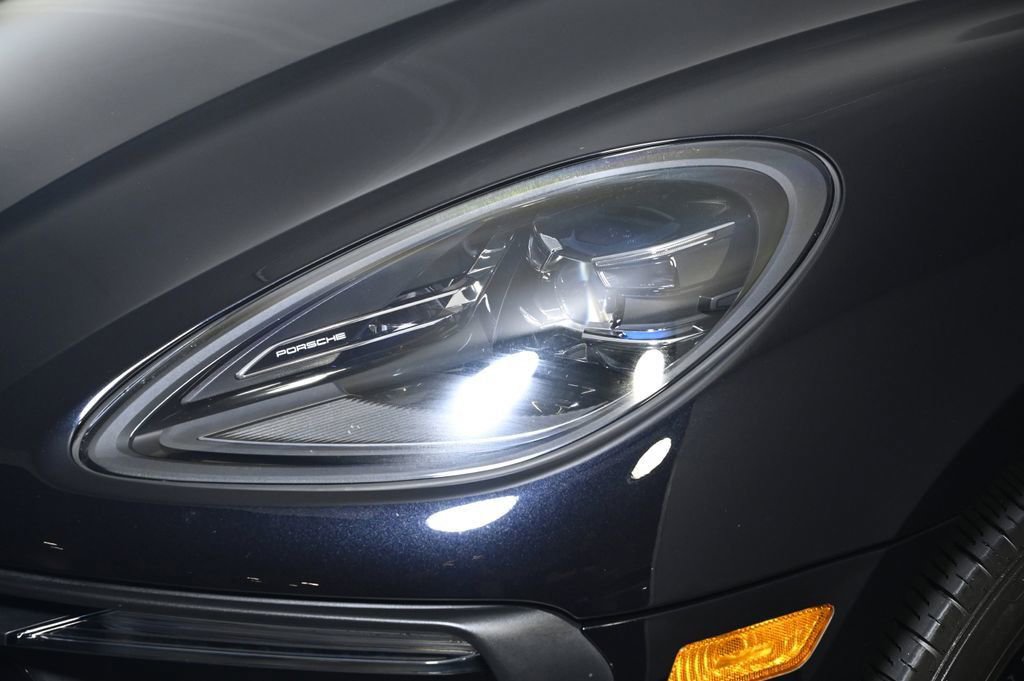 Certified 2022 Porsche Macan AWD/4WD image 23