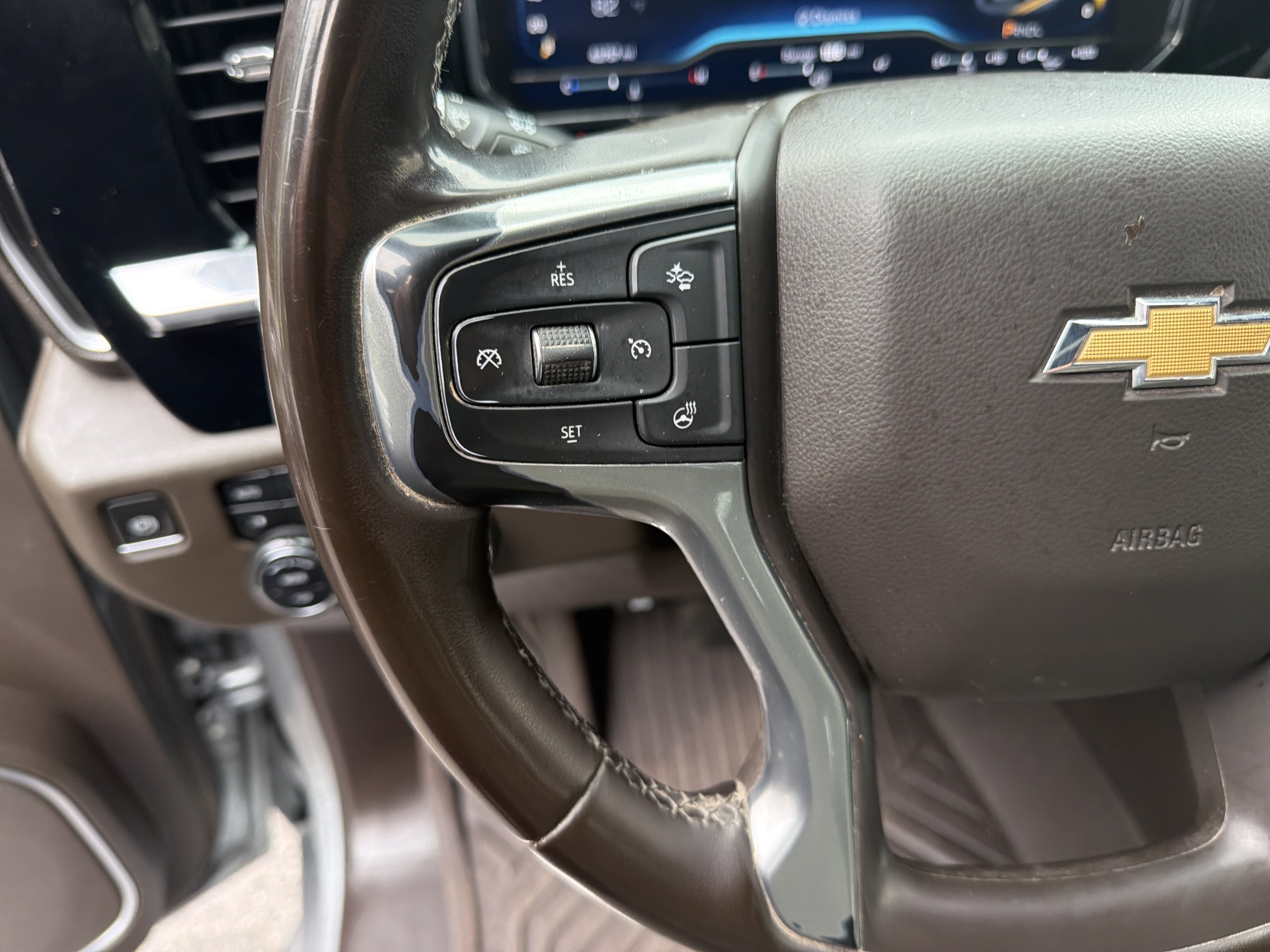Used 2024 Chevrolet Silverado 2500 LTZ w/ LTZ Convenience Package AWD/4WD image 18
