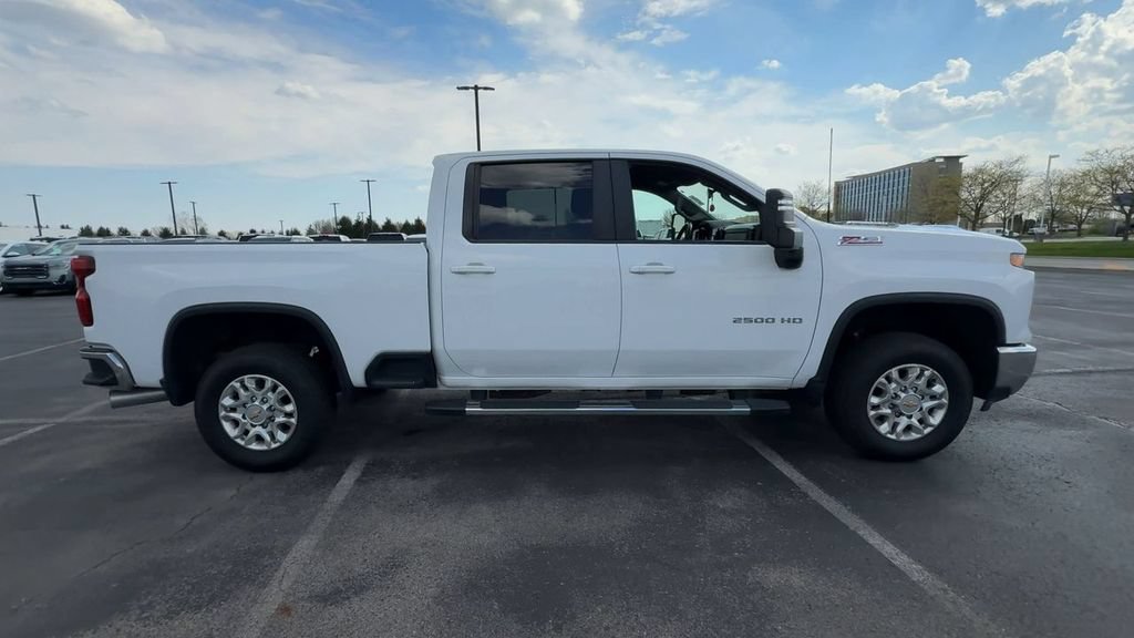 Used 2024 Chevrolet Silverado 2500 LT AWD/4WD image 9