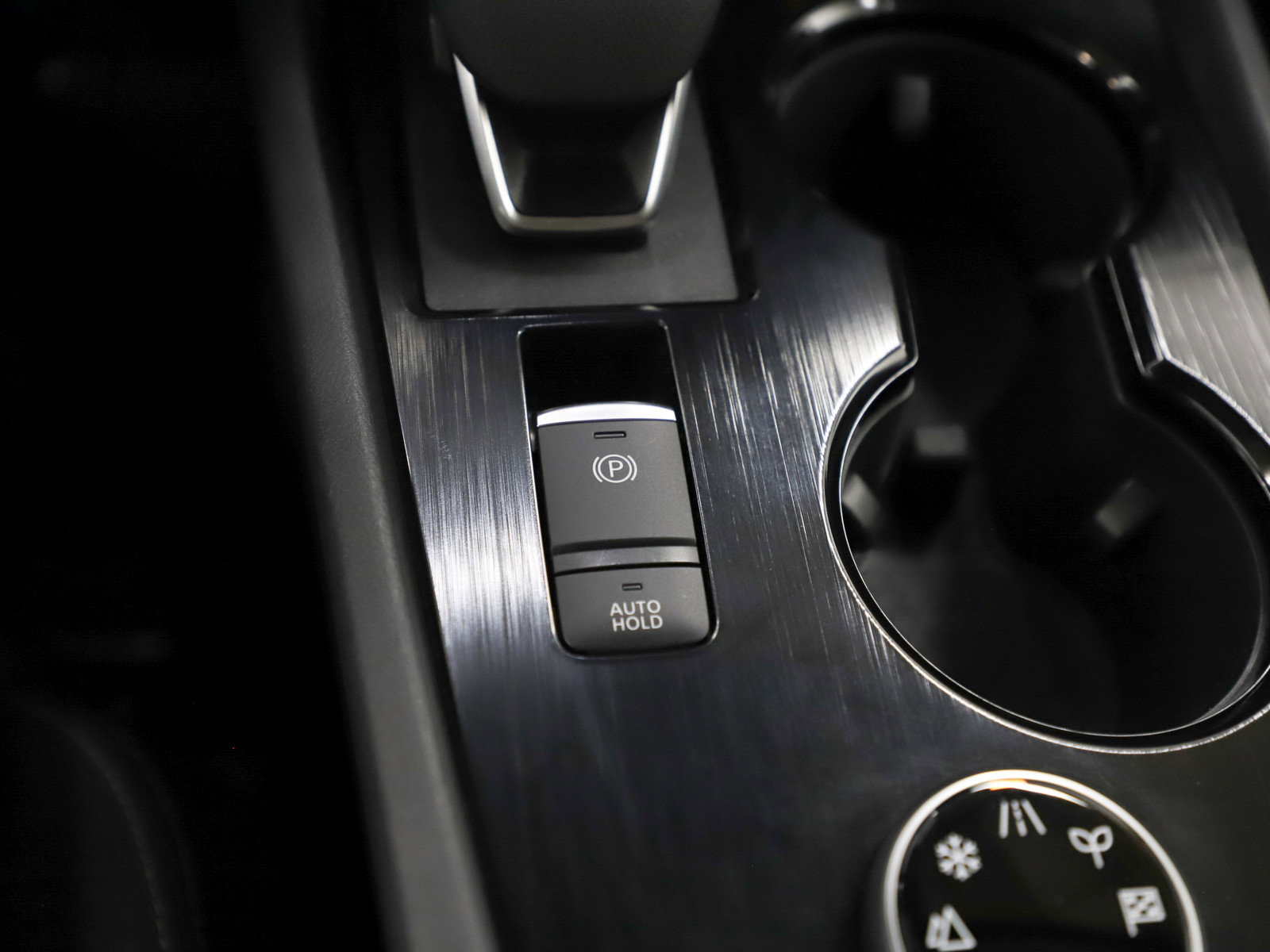 Used 2025 Nissan Rogue SV image 25