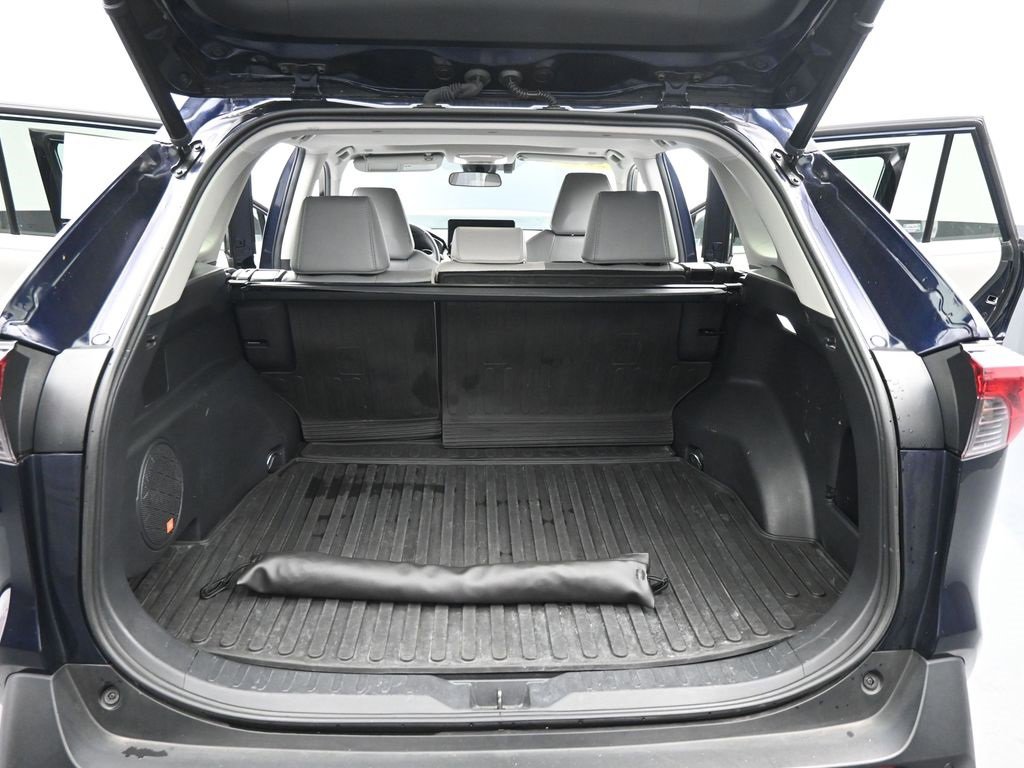 Used 2023 Toyota RAV4 XLE Premium image 25