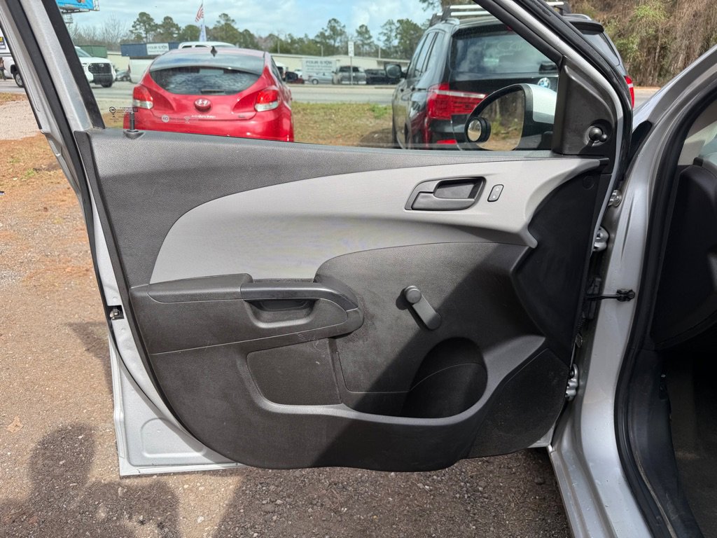 Used 2020 Chevrolet Sonic LT image 19