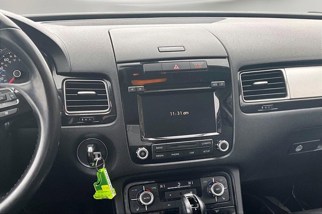 Used 2013 Volkswagen Touareg VR6 image 10