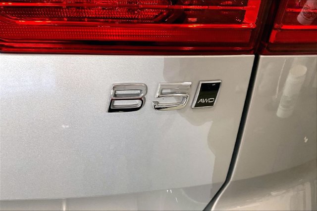 Used 2024 Volvo XC60 B5 Plus w/ Protection Package Premier AWD/4WD image 11