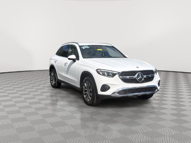 Used 2024 Mercedes-Benz GLC 300 4MATIC image 3