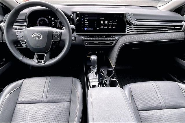 Used 2025 Toyota Camry XLE AWD/4WD image 15