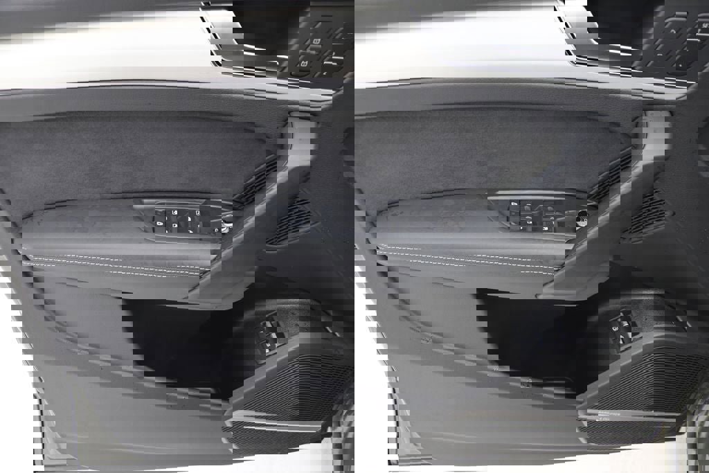 Used 2024 Audi Q5 e Premium Plus w/ Premium Plus Package image 13