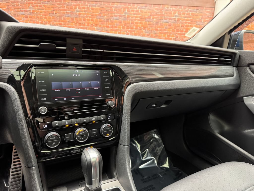 Used 2020 Volkswagen Passat 2.0T R-Line FWD image 20