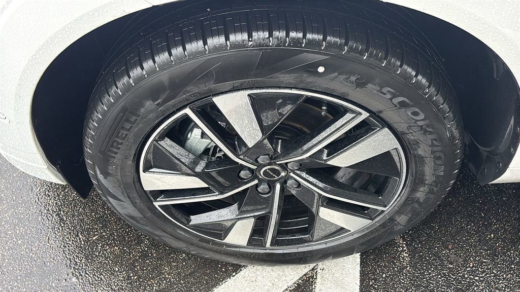New 2026 Volvo XC60 B5 Plus w/ Protection Package Premier image 34