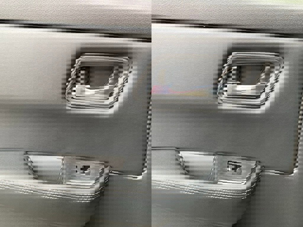 Used 2025 Nissan Rogue SV image 12