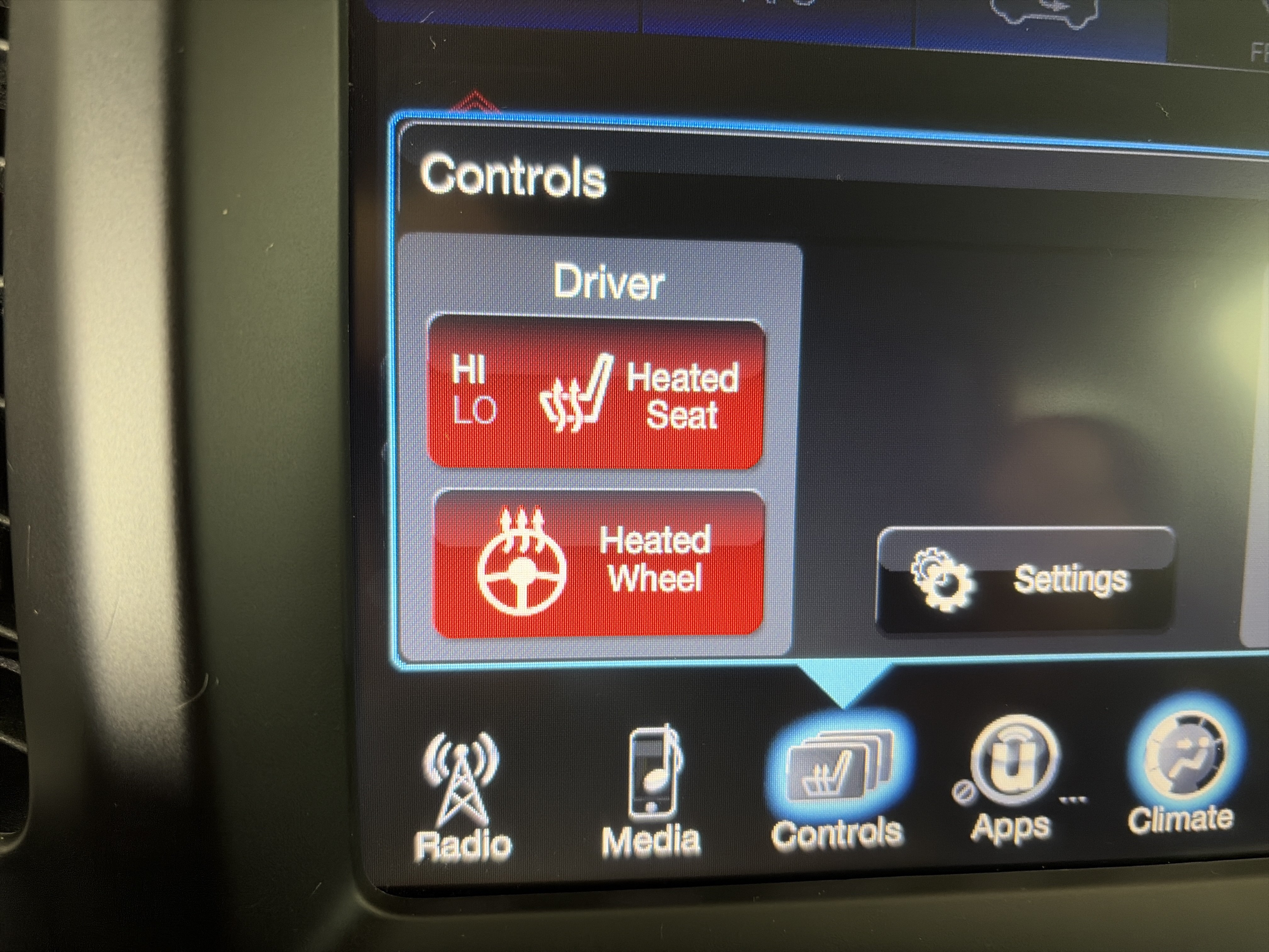 Used 2015 Jeep Cherokee Latitude w/ Cold Weather Group AWD/4WD image 23