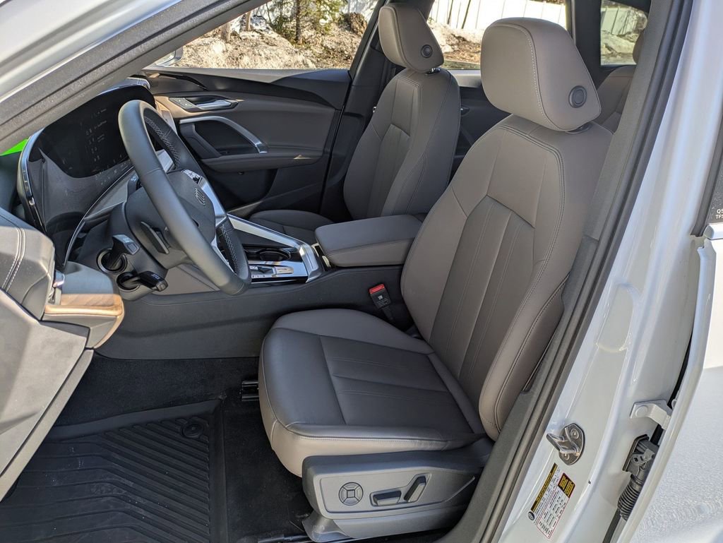 Certified 2025 Audi Q5 Premium w/ Convenience Package image 8