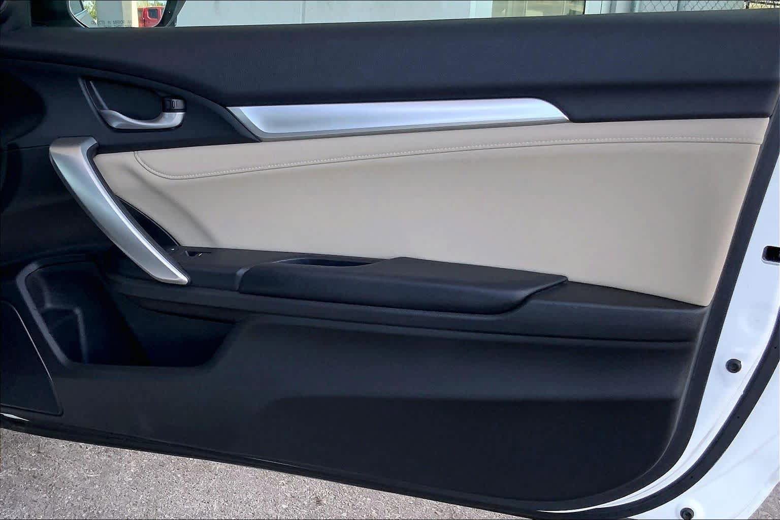 Used 2016 Honda Civic Touring image 23