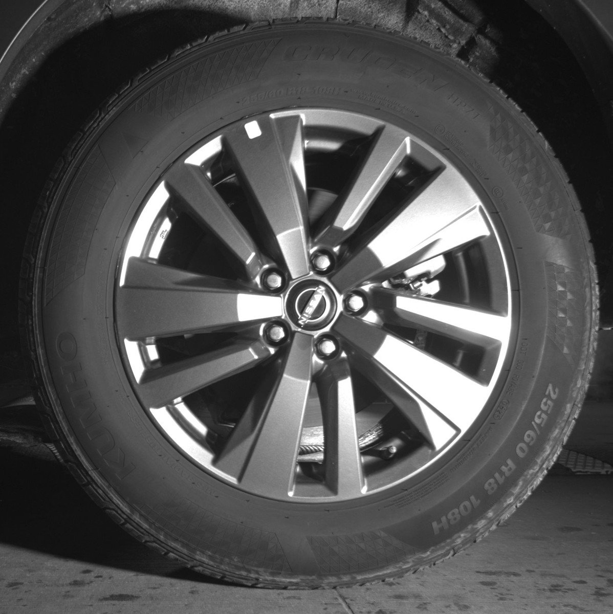 Used 2025 Nissan Pathfinder SV image 14