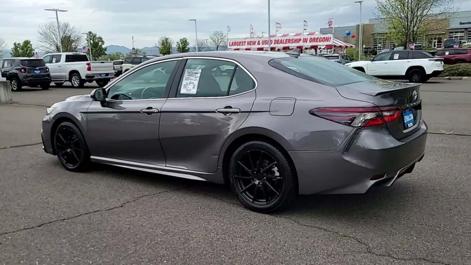 Used 2023 Toyota Camry SE w/ Cold Weather Package FWD image 6