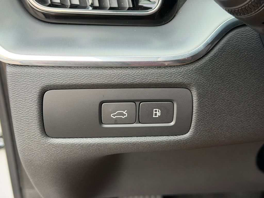 Certified 2023 Volvo XC60 T8 Core AWD/4WD image 37