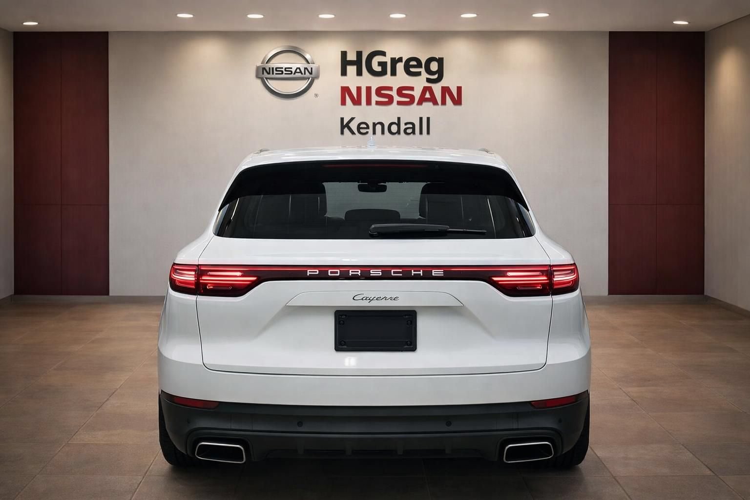 Used 2023 Porsche Cayenne w/ Premium Package AWD/4WD image 4