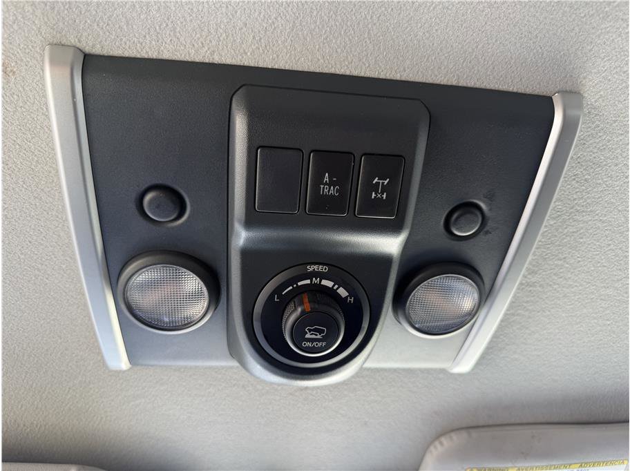 Used 2014 Toyota FJ Cruiser 4WD w/ Convenience Package image 32