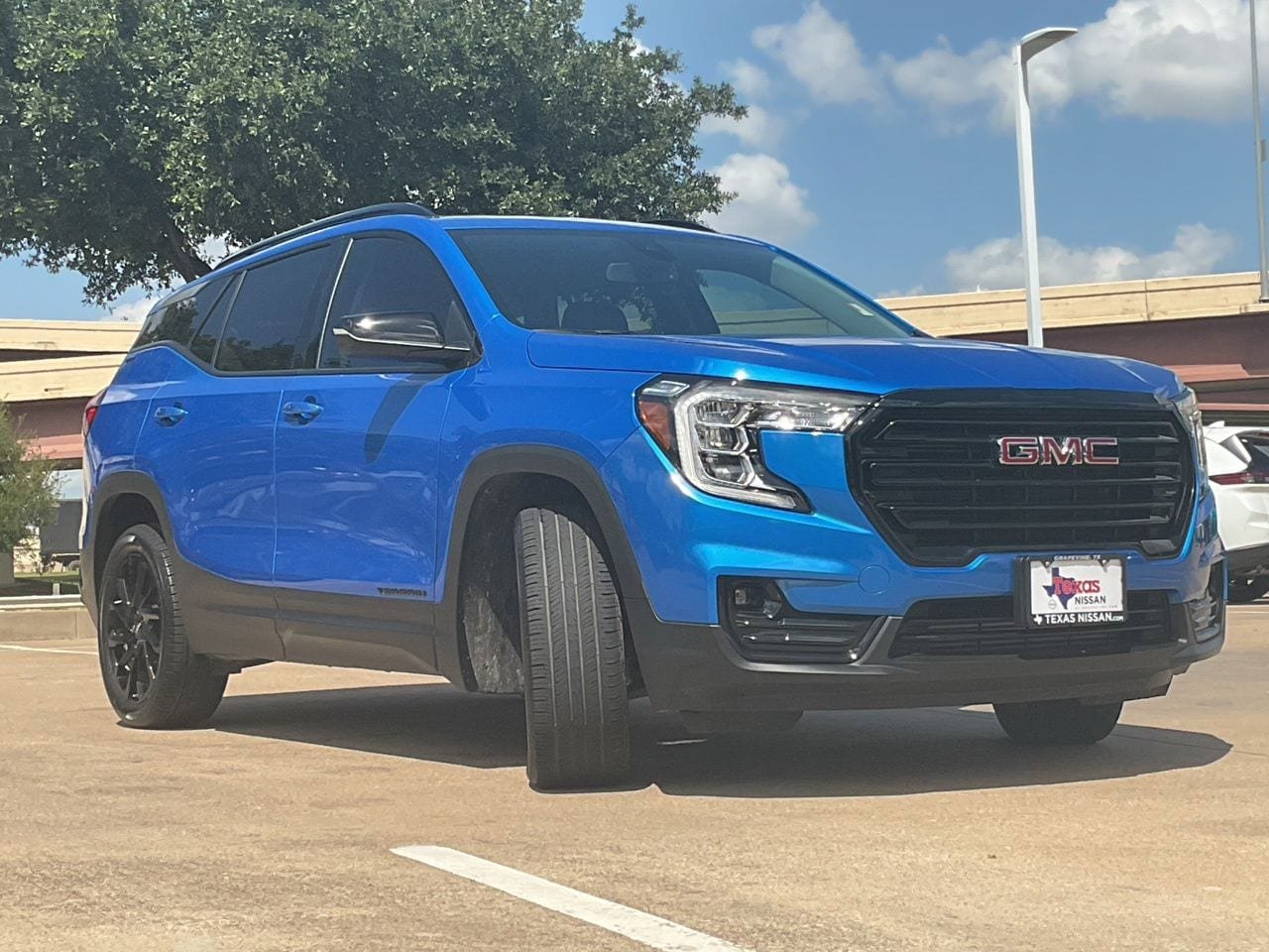 Used 2024 GMC Terrain SLT w/ Infotainment Package II AWD/4WD image 3