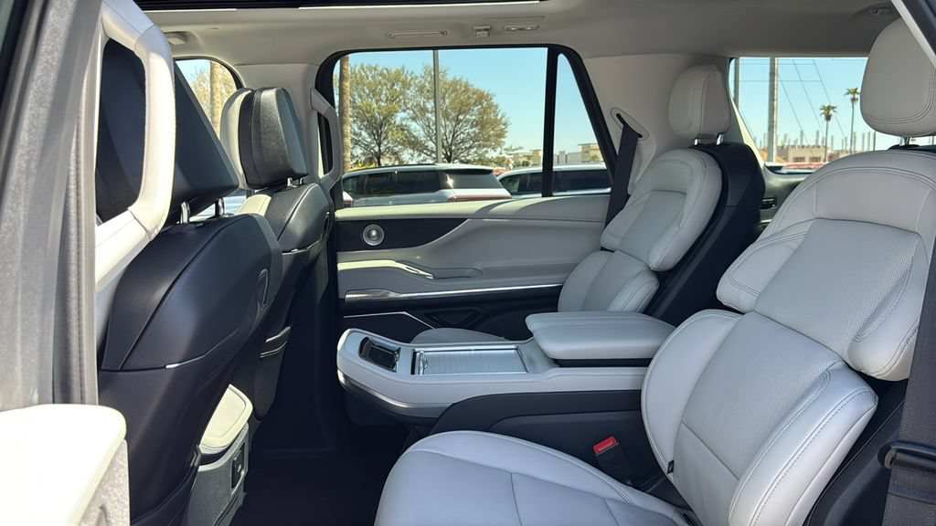 New 2026 Lincoln Navigator Reserve w/ Jet Appearance Package AWD/4WD image 19