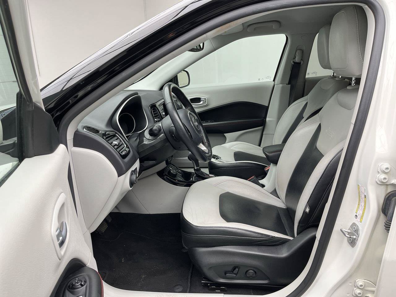 Used 2018 Jeep Compass Limited AWD/4WD image 3