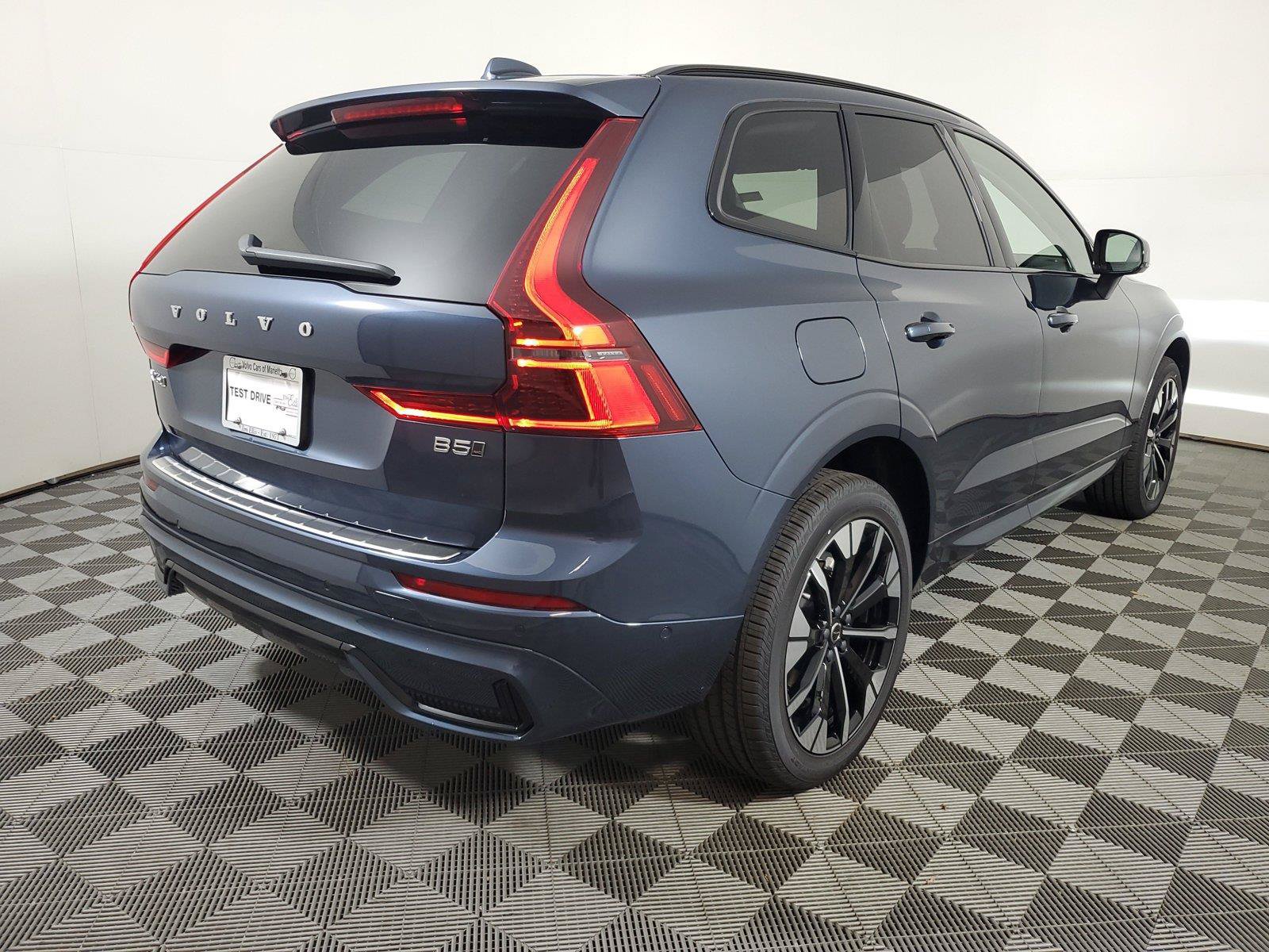 New 2027 Volvo XC60 B5 Plus AWD/4WD image 6