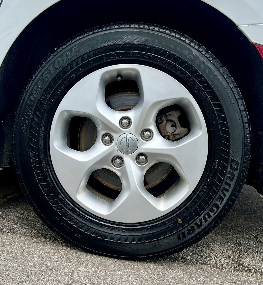 Used 2017 Chrysler Pacifica LX w/ Tire & Wheel Group FWD image 28