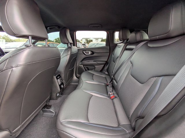 New 2026 Jeep Compass Latitude image 12