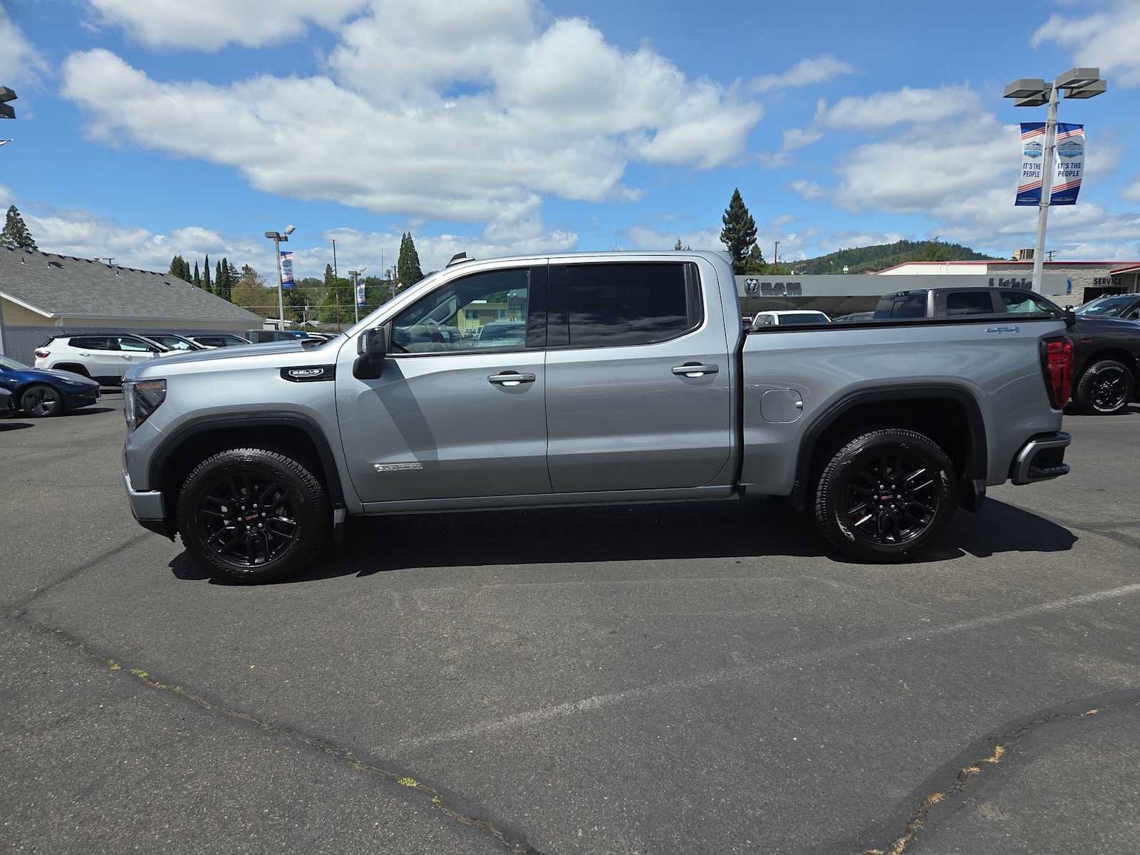 Used 2023 GMC Sierra 1500 Elevation w/ Elevation Premium Package AWD/4WD image 11
