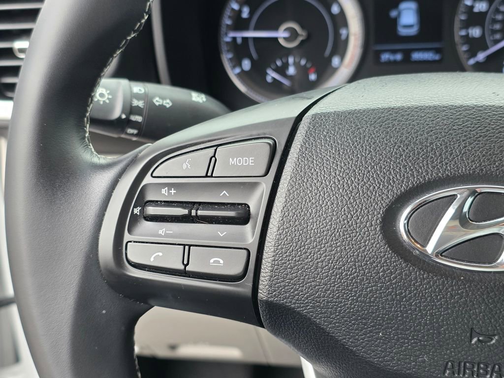 Used 2022 Hyundai Venue SEL image 17