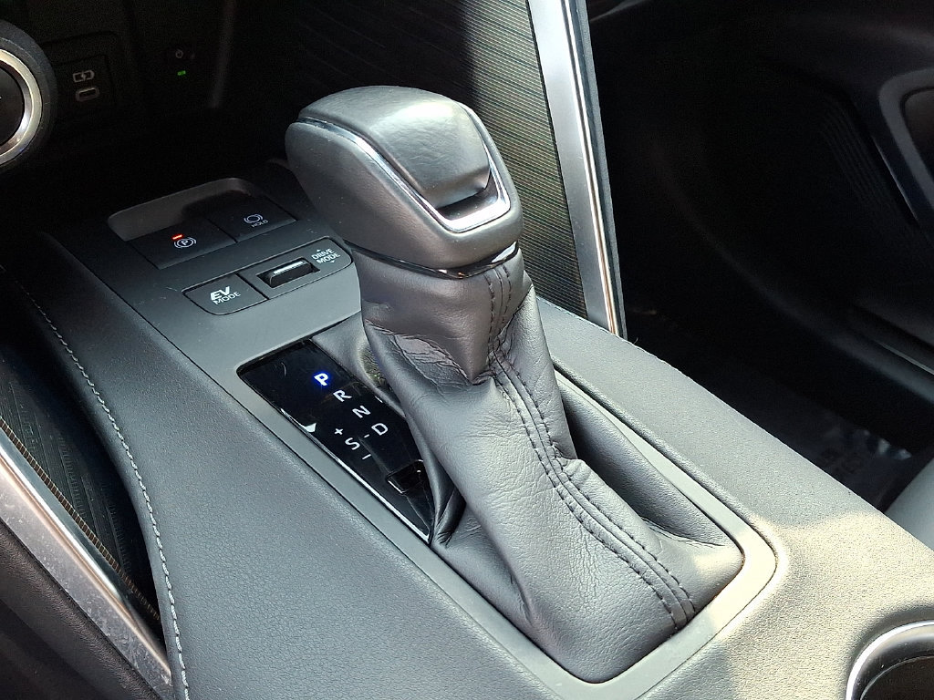 Certified 2024 Toyota Venza XLE AWD/4WD image 17