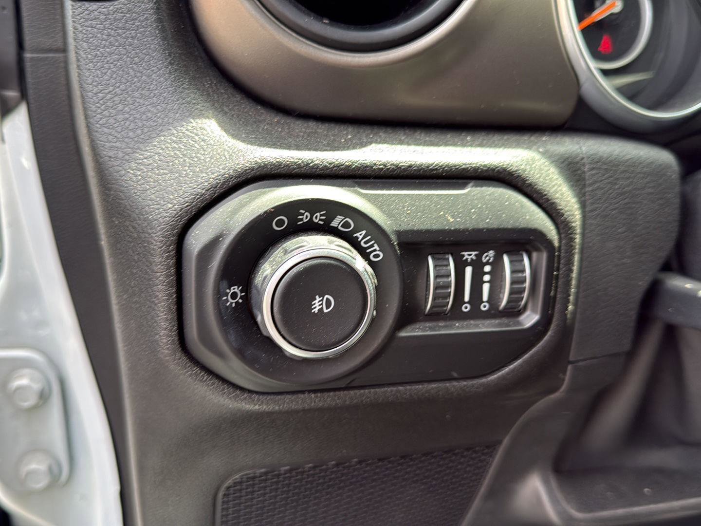 Used 2018 Jeep Wrangler Sport AWD/4WD image 11