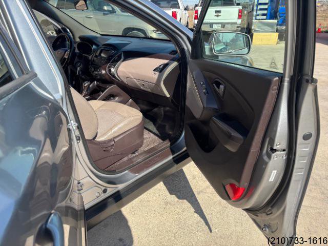 Used 2015 Hyundai Tucson SE image 28