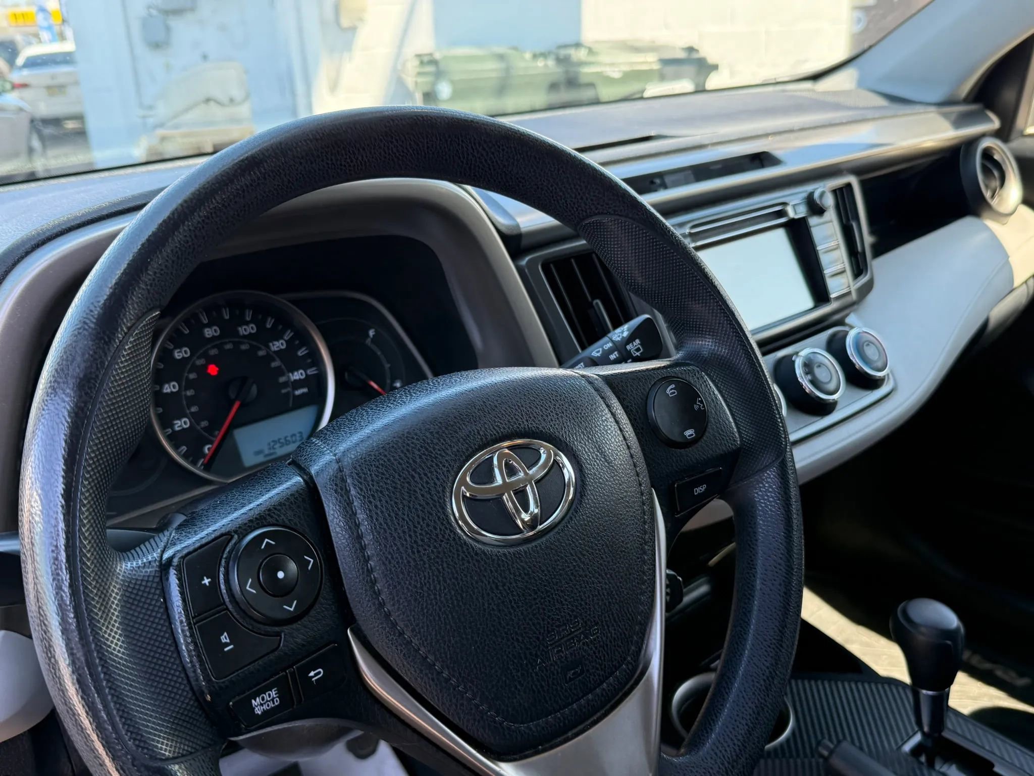 Used 2015 Toyota RAV4 LE AWD/4WD image 11