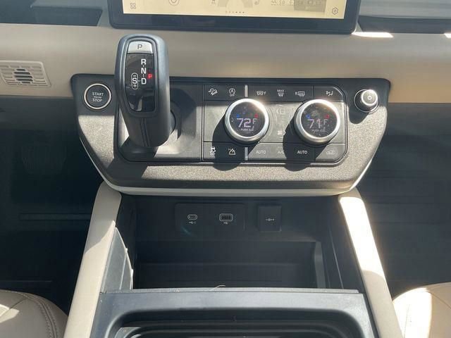 Used 2024 Land Rover Defender 110 S image 31