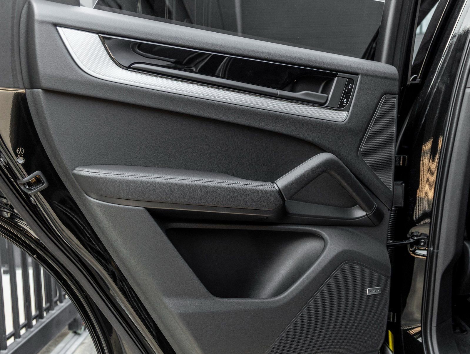 Certified 2025 Porsche Cayenne image 26